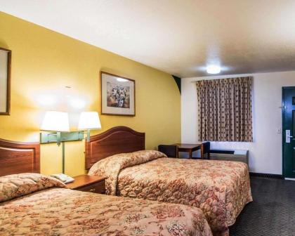 Econo Lodge Bartlesville Hwy 75 - image 9