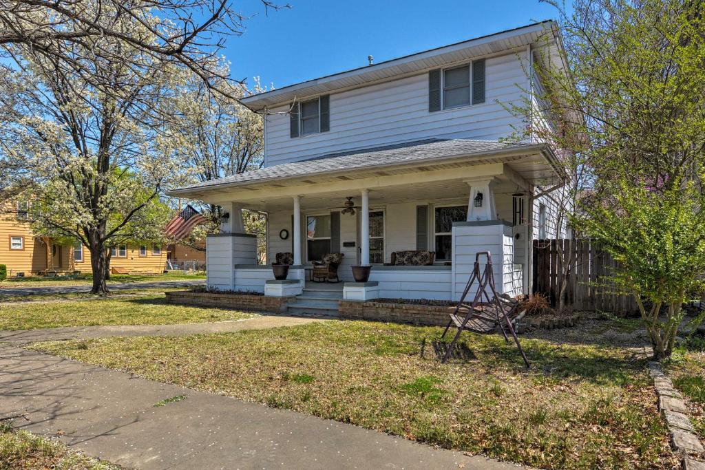 Cozy Craftsman Style Home in Downtown Bartlesville - main image