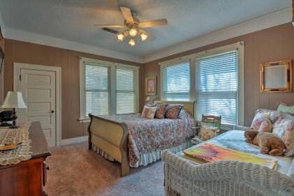 Cozy Craftsman Style Home in Downtown Bartlesville - image 2