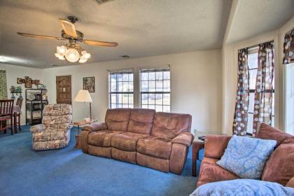 Pet-Friendly Bartlesville Retreat with Yard! - image 11