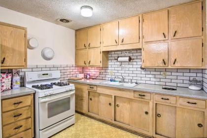 Pet-Friendly Bartlesville Retreat with Yard! - image 8