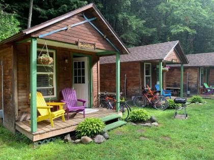 Pine Crest motel  Cabins Vermont