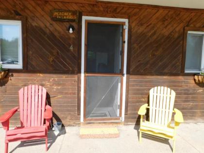 Pine Crest Motel & Cabins - image 12