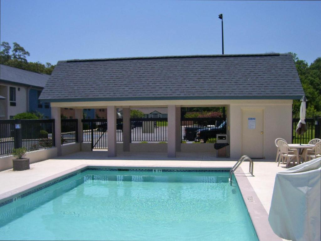 Americas Best Value Inn & Suites Bastrop - image 2