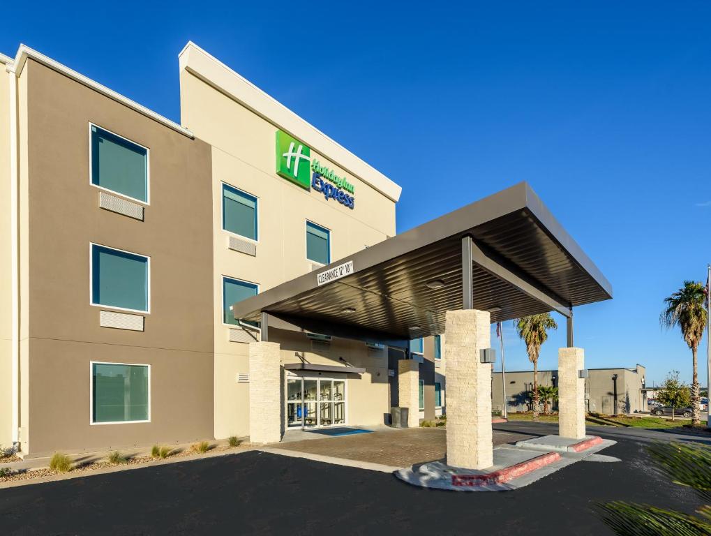 Holiday Inn Express Hotel and Suites Bastrop an IHG Hotel - main image