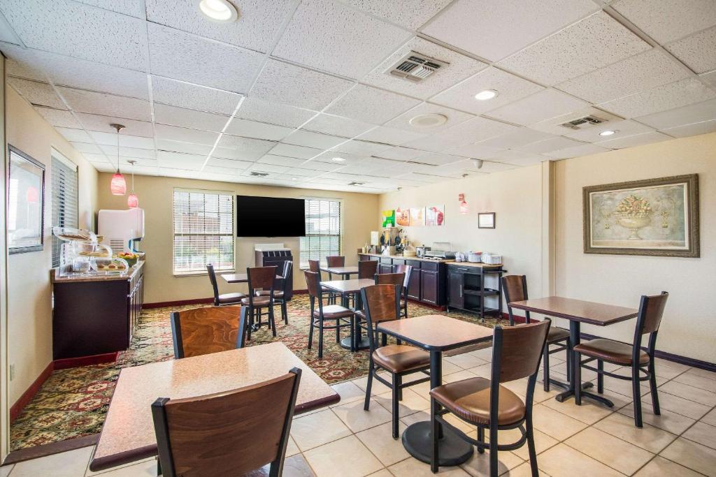 Quality Inn Bastrop - image 4