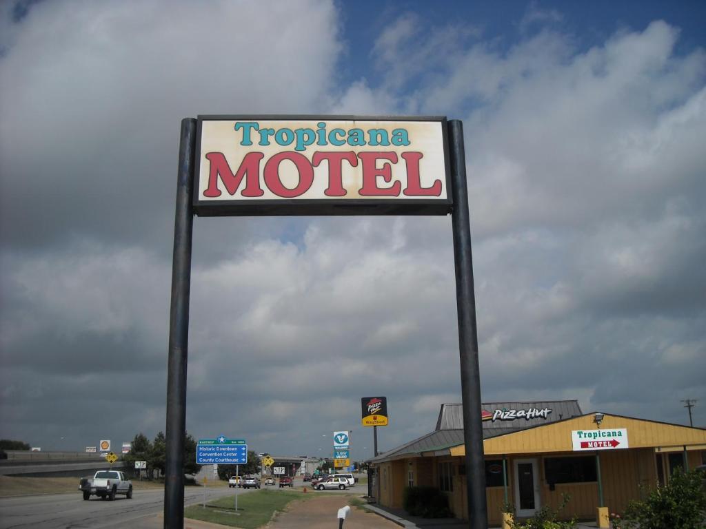 Tropicana Motel Bastrop - main image