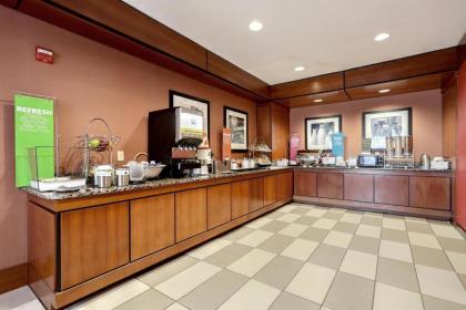 Hampton Inn Batavia - image 3