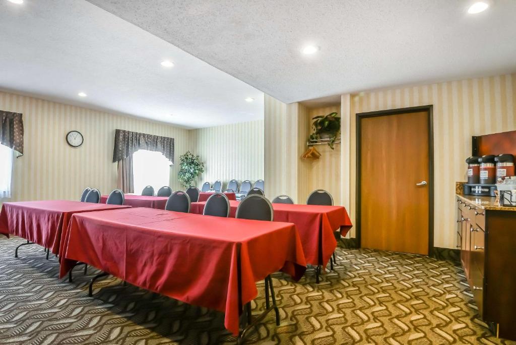 FairBridge Inn & Suites Batavia-Darien Amusement Park - image 3