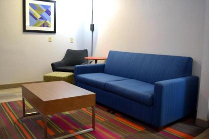 Holiday Inn Express Hotel & Suites Batesville an IHG Hotel - image 12