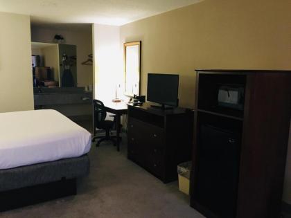 Ramada by Wyndham Batesville - image 5