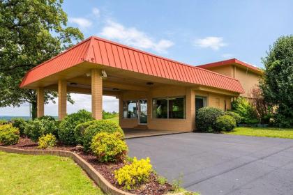 Econo Lodge Batesville - image 11