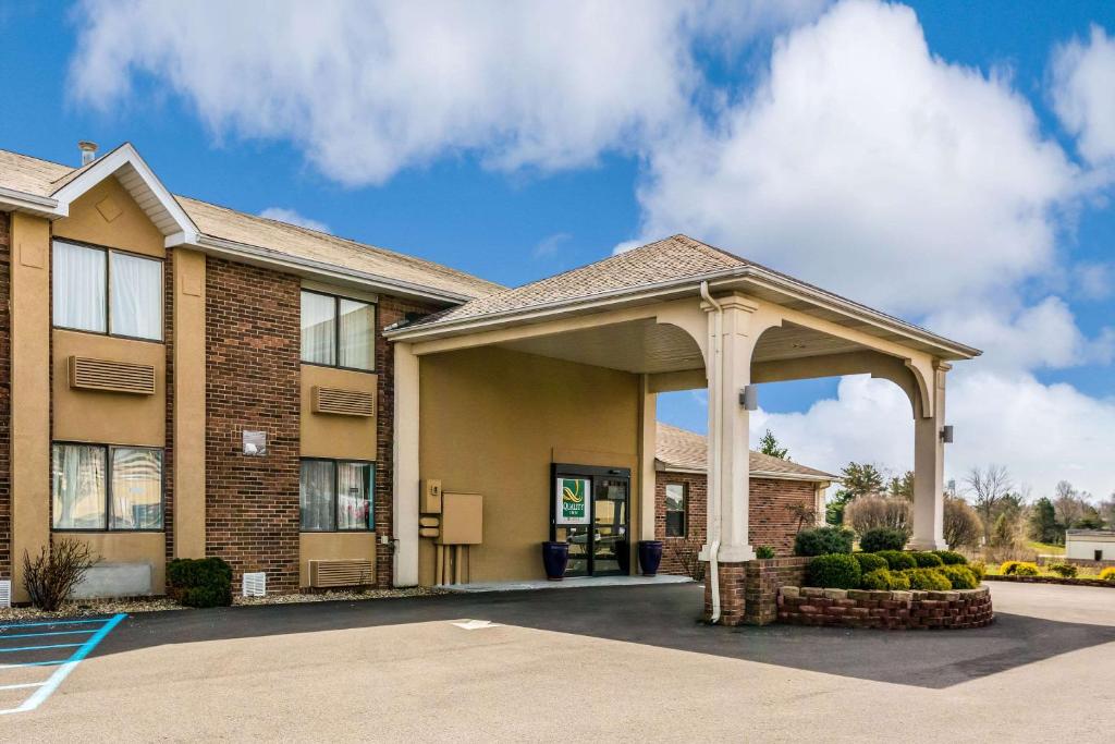 Quality Inn I-74 Batesville - main image