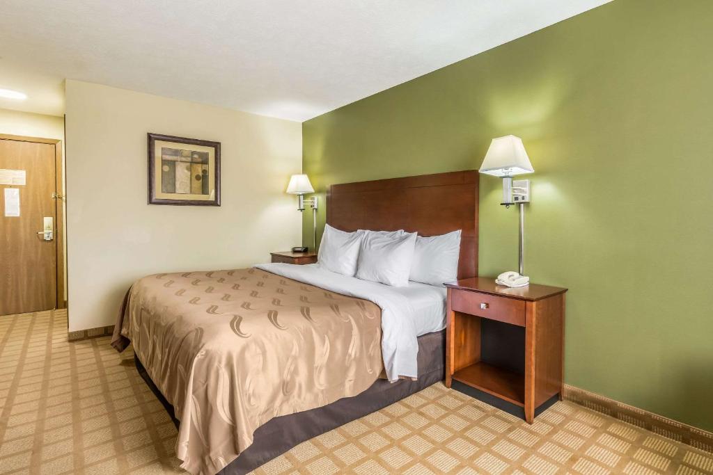 Quality Inn I-74 Batesville - image 2