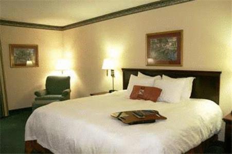 Hampton Inn Batesville - image 5