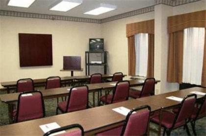 Hampton Inn Batesville - image 9