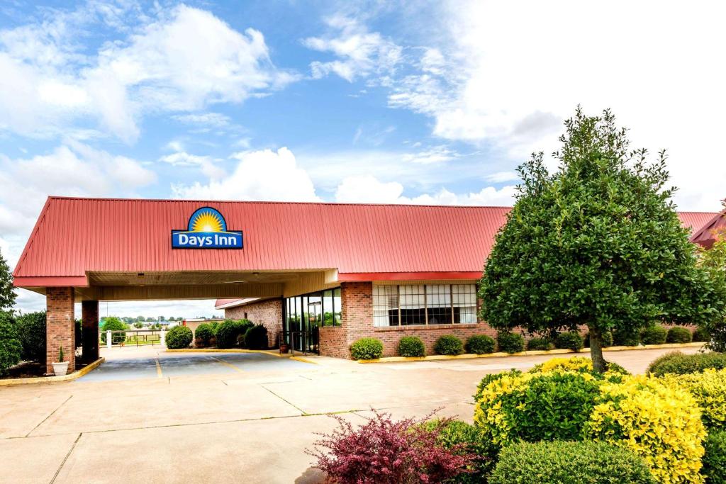 Days Inn by Wyndham Batesville - main image