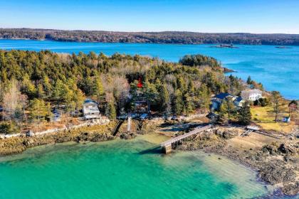 Maine Waterfront Luxury Retreat - image 8