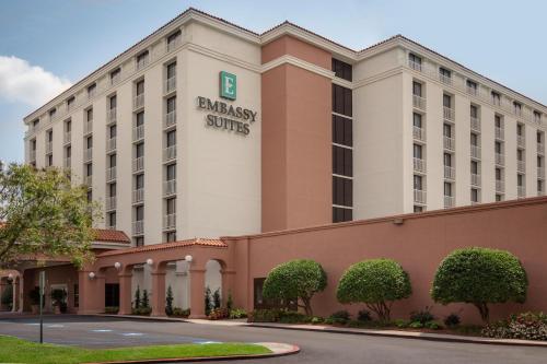 Embassy Suites Baton Rouge - image 2