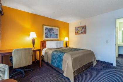 Econo Lodge Baton Rouge - image 5