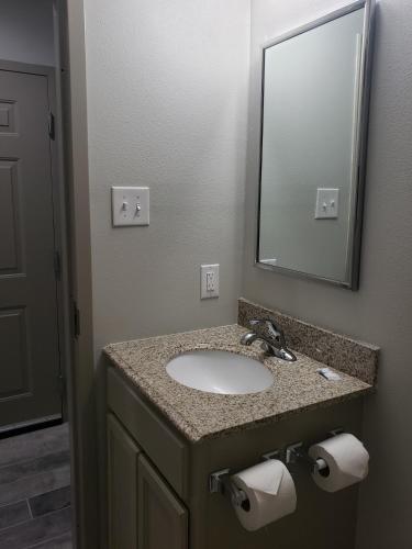 Budget Inn & Suites Baton Rouge - image 5