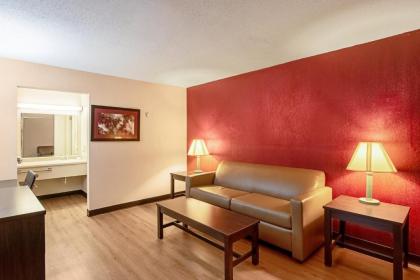 Red Roof Inn & Suites Battle Creek - image 10