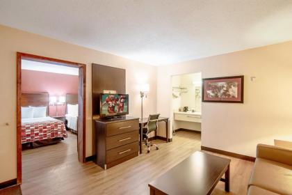 Red Roof Inn & Suites Battle Creek - image 14