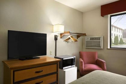 Travelodge by Wyndham Battle Creek - image 11