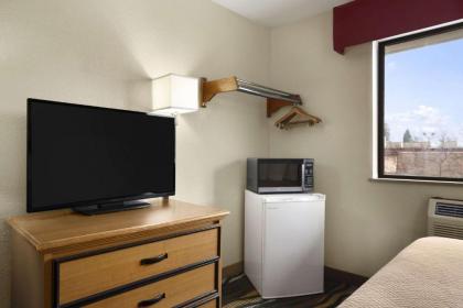 Travelodge by Wyndham Battle Creek - image 2