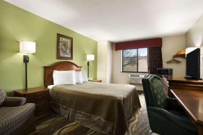 Travelodge by Wyndham Battle Creek - image 9