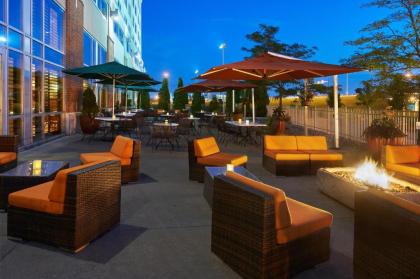 DoubleTree by Hilton Bay City - Riverfront - image 3