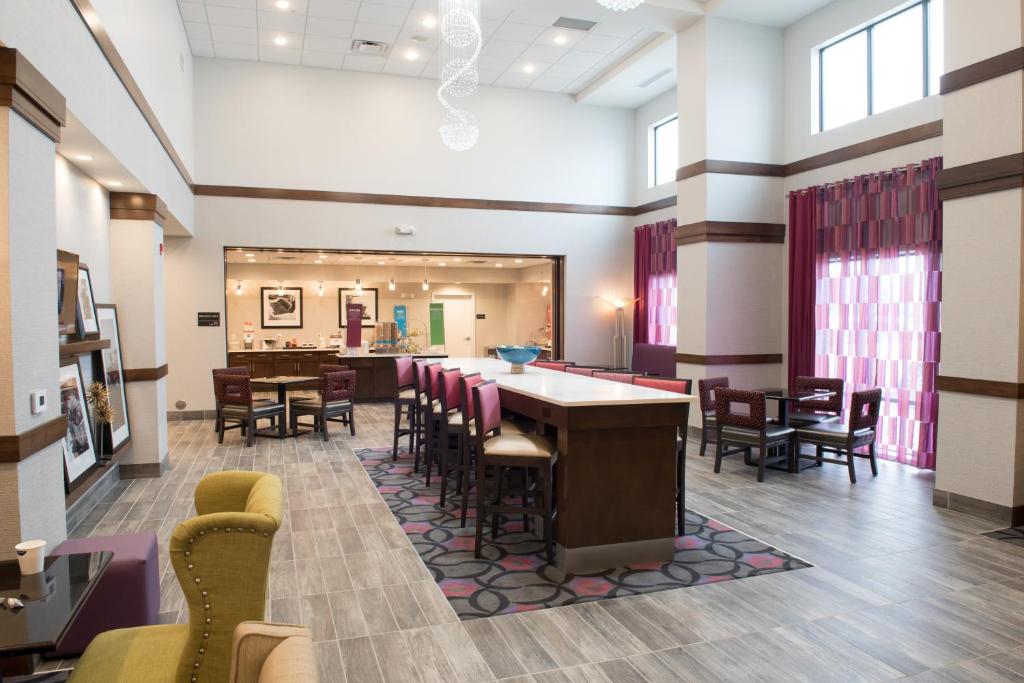 Hampton Inn & Suites Bay City - main image