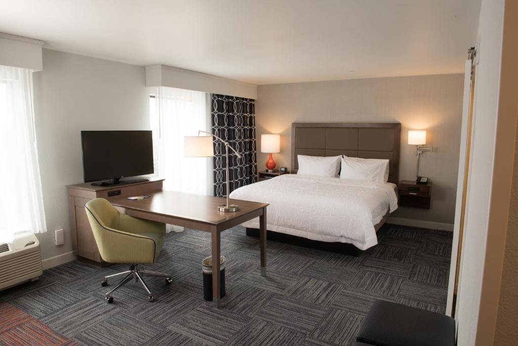 Hampton Inn & Suites Bay City - image 3