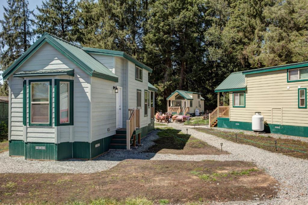 Sheltered Nook On Tillamook Bay - main image