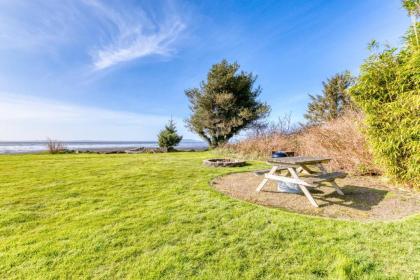 Yurt on the Bay - image 2