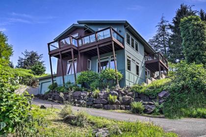 Luxe Coastal Haven with Beautiful Bay Views and Hot tub Bay City Oregon