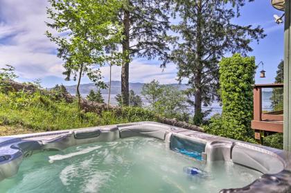 Luxe Coastal Haven with Beautiful Bay Views and Hot Tub - image 2