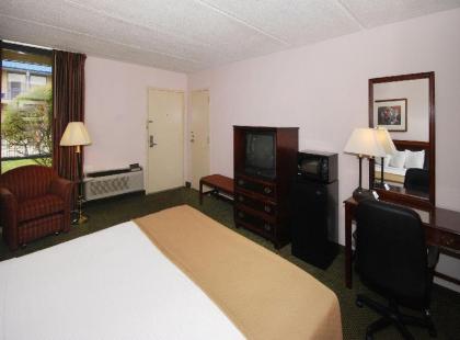 Days Inn by Wyndham Bay City - image 14