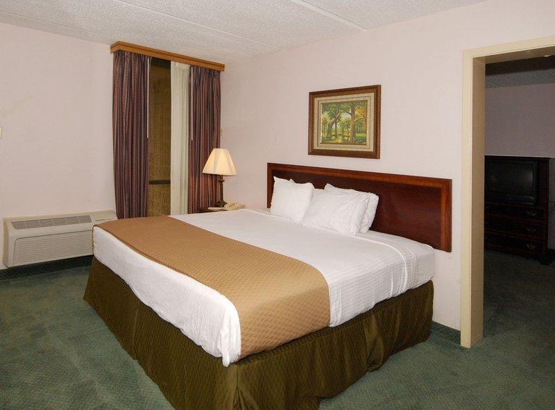 Days Inn by Wyndham Bay City - image 2