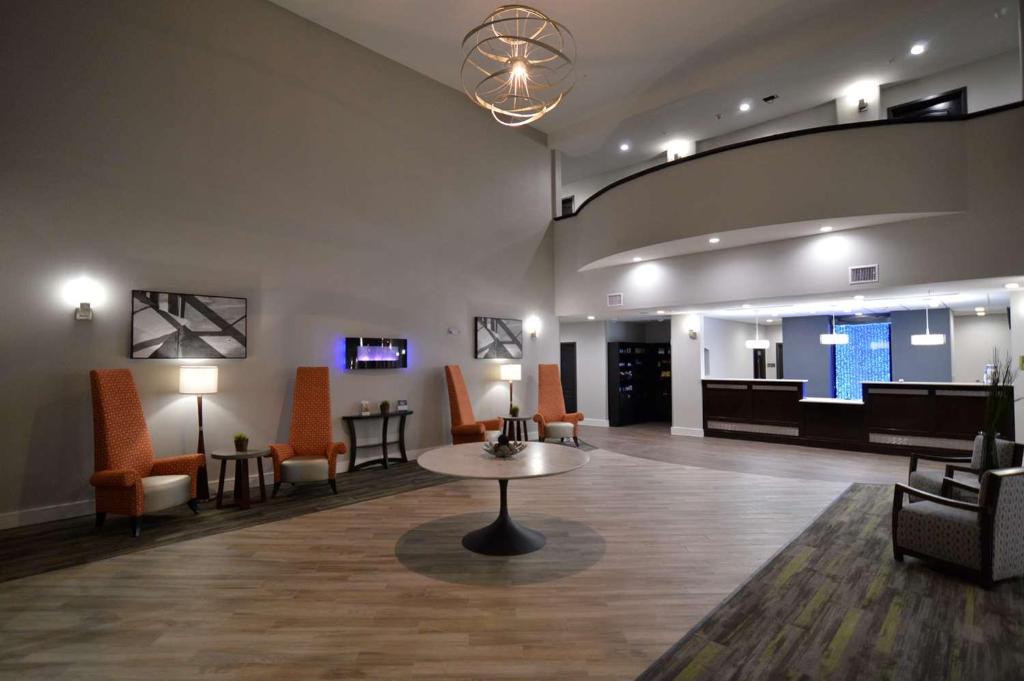 Best Western Plus Bay City Inn & Suites - image 3