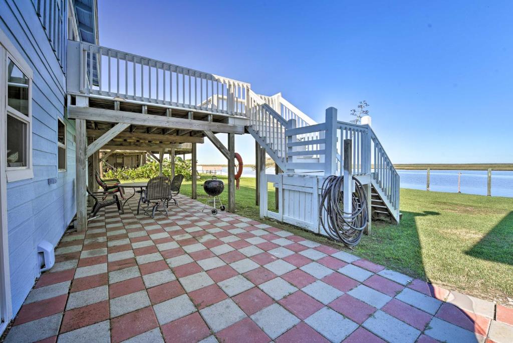 Oceanfront Sargent Beach Home with Dock! - image 4