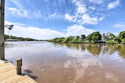 Renovated Bay City Cabin with On-Site Dock! - image 2