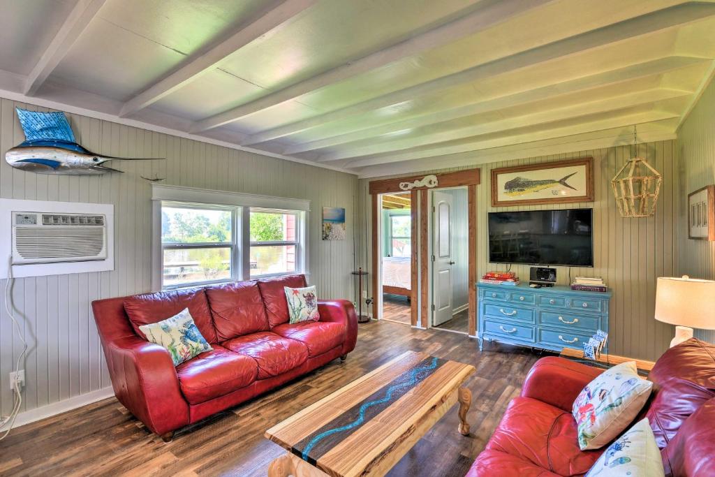 Renovated Bay City Cabin with On-Site Dock! - image 3