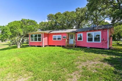 Renovated Bay City Cabin with On-Site Dock! - image 5