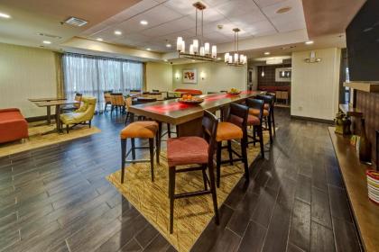 Hampton Inn Houston Baytown - image 10