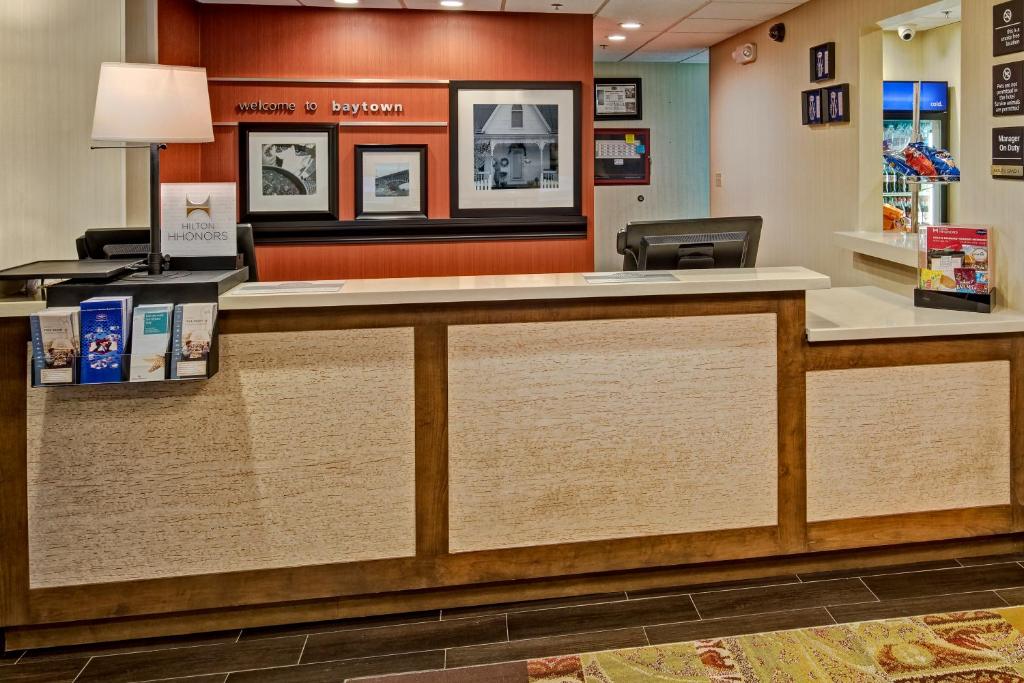 Hampton Inn Houston Baytown - image 6