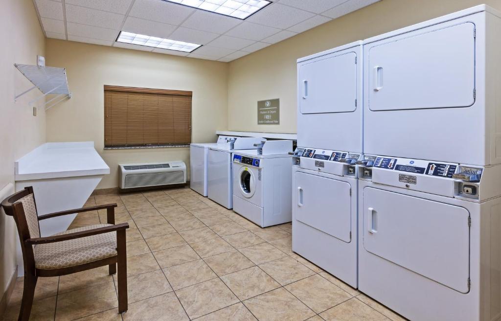 Candlewood Suites Baytown an IHG Hotel - image 3