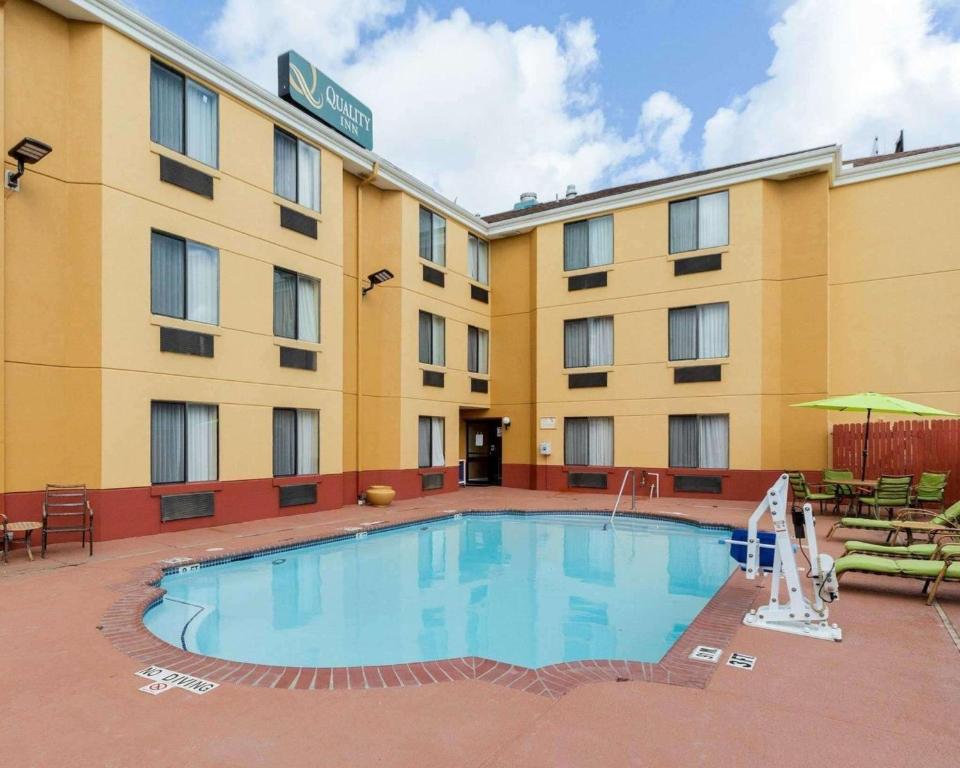 Quality Inn Baytown - Houston East - image 5