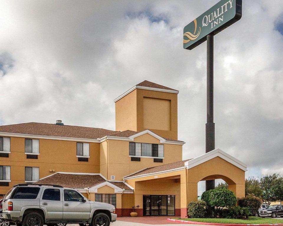 Quality Inn Baytown - Houston East - image 7