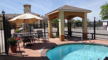 Regency Inn & Suites - Baytown - image 4